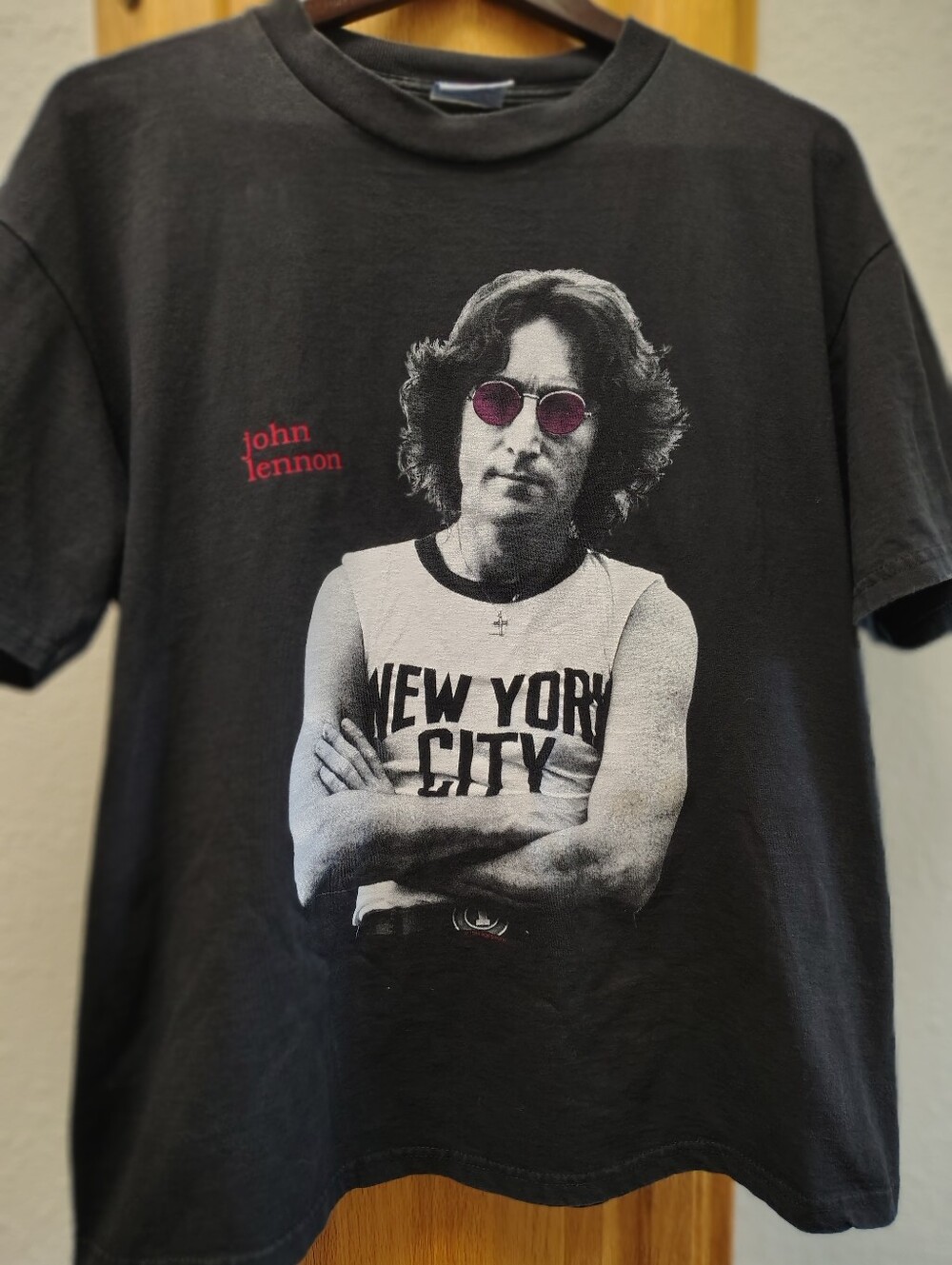 Vtg Black Graphic T-Shirt with 'New York City' John Lennon Print. Medium